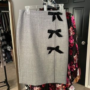 J Crew Gray Wool Pencil Skirt Sz 4 with Black Velvet Bows